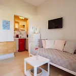 Thalassa & Studios شقة *
